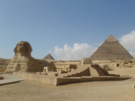 Обращаюсь к тем, кто строил пирамиды в Египте: «Постройте у нас дороги!»